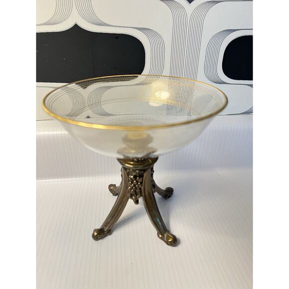 Vtg Ornate Metal Pedestal Soap Dish Antique Brass Tone Removable Glass Dish 5” - Picture 3 of 10